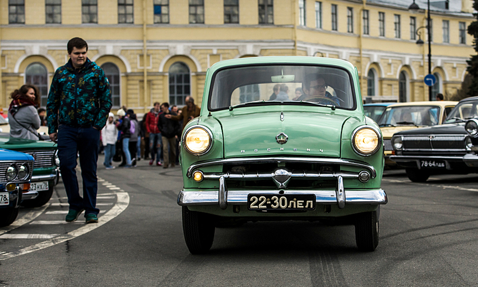 Москвич-402 — советский автомобиль 2-го поколения, выпускавшийся на Московском заводе малолитражных автомобилей (МЗМА) с 1956 по 1958 год. Всего выпущено 87 658 экземпляров вместе с модификациями