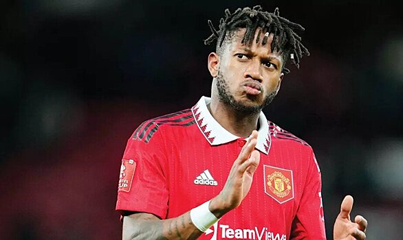 «МЮ» хочет до конца недели продать Фреда и ван де Бека, чтобы подписать Амрабата и Тодибо (Daily Mail)