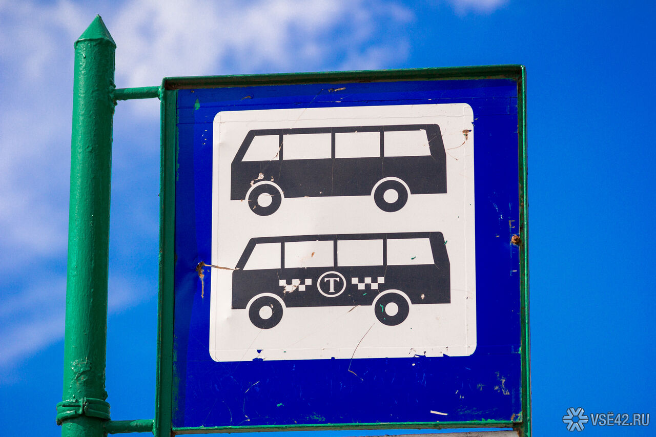 Нетрезвый пассажир автобуса ударил кулаком женщину в Екатеринбурге