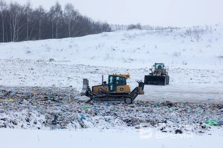 «Нам своего мусора хватает»: Ильсур Метшин раскритиковал районы, которые везут мусор на казанский полигон