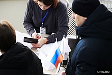 Жители ХМАО используют значки предвыборной викторины в качестве пирсинга