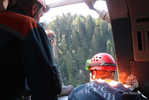 СМИ: Спасатели в Красноярском крае проверяют пещеры в поисках семьи Усольцевых