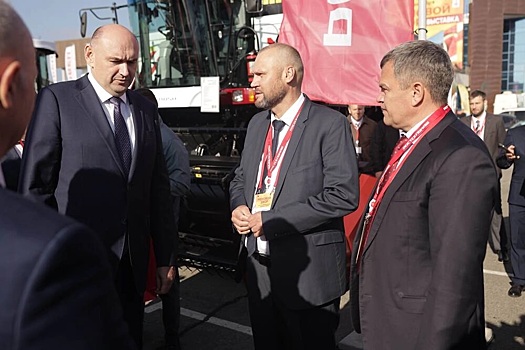 Ростсельмаш представил технику на выставке в Оренбургской области