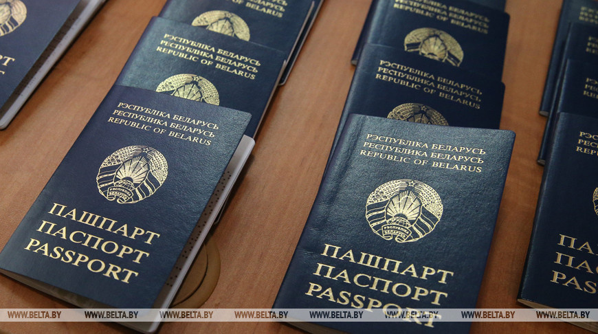 Новые граждане Беларуси. Присягу в Минской ратуше приняли 28 иностранцев
