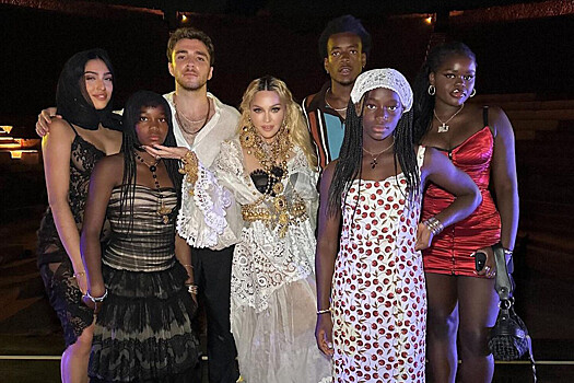 Певица Мадонна собрала на&nbsp;одном фото всех кровных и&nbsp;приемных детей