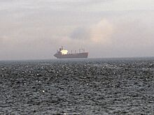 В районе Новороссийска в условиях шторма переломился сухогруз