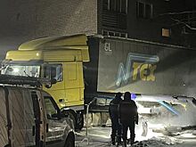 В Балезино почти тысяча жителей осталась без тепла из-за фуры, которая врезалась в теплотрассу