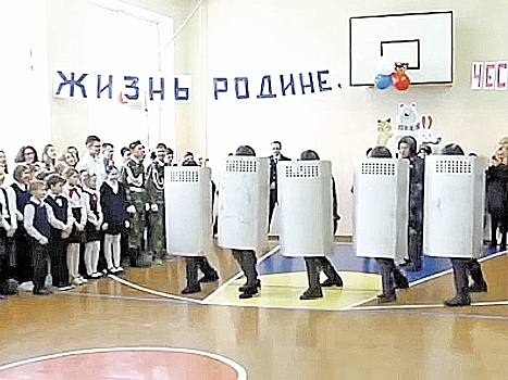 "Палкой сверху бей!" Почему воспитанием школьников занялись силовики