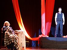 На сцене Курской филармонии рассказали историю любви Владимира Маяковского и Лили Брик