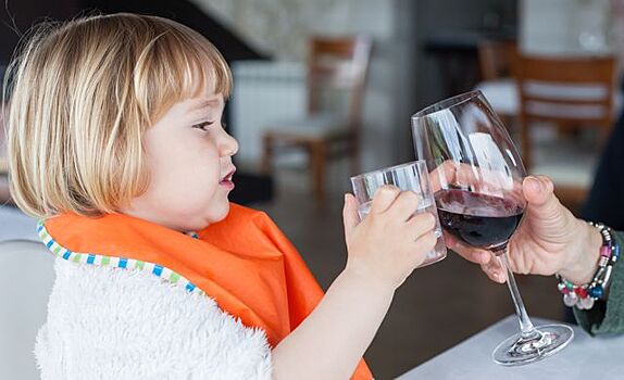 Стоит ли брать ребенка с собой в винный бар?