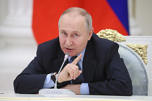 Путин поручил сделать доступнее ипотеку при строительстве деревянных домов