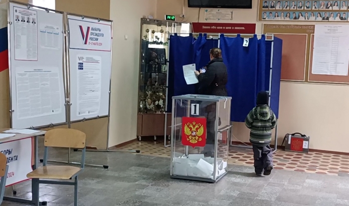 Пришедший на выборы мальчик из Волгограда рассказал, что для него значит Россия