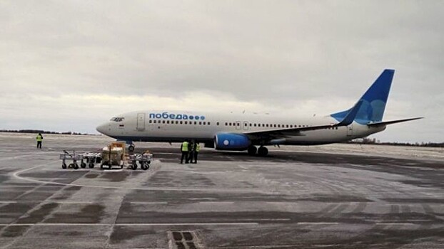 В Кирове самолет выкатился за посадочную полосу