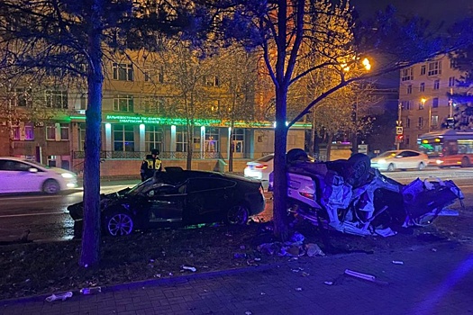 Три человека погибли в страшной аварии в Хабаровске, момент ДТП сняли на видео