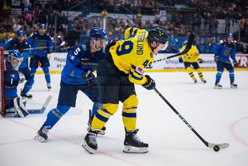 Сборная Австрии одержала волевую победу над командой Финляндии в матче ЧМ по хоккею, Швеция победила Казахстан