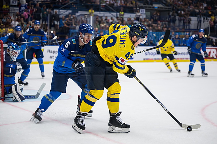 Сборная Австрии одержала победу над командой Финляндии в матче ЧМ по хоккею, Швеция победила Казахстан
