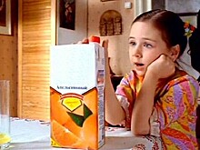 «Налей и отойди»: как сейчас выглядит девочка из рекламы сока