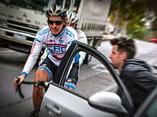 Как правильно открывать автомобильную дверь?