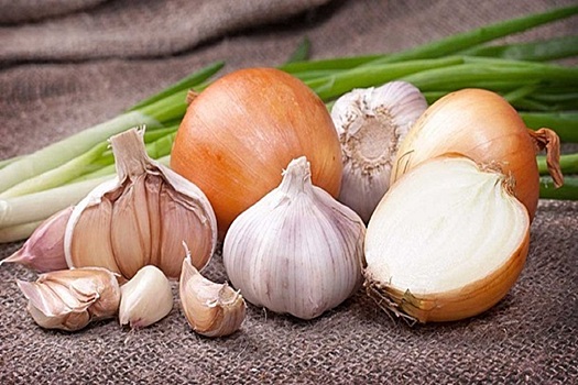 Врач перечислил продукты, очищающие сосуды от холестериновых бляшек