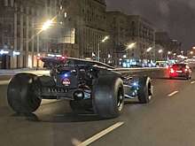 По улицам Москвы проехал автомобиль "Бэтмена"