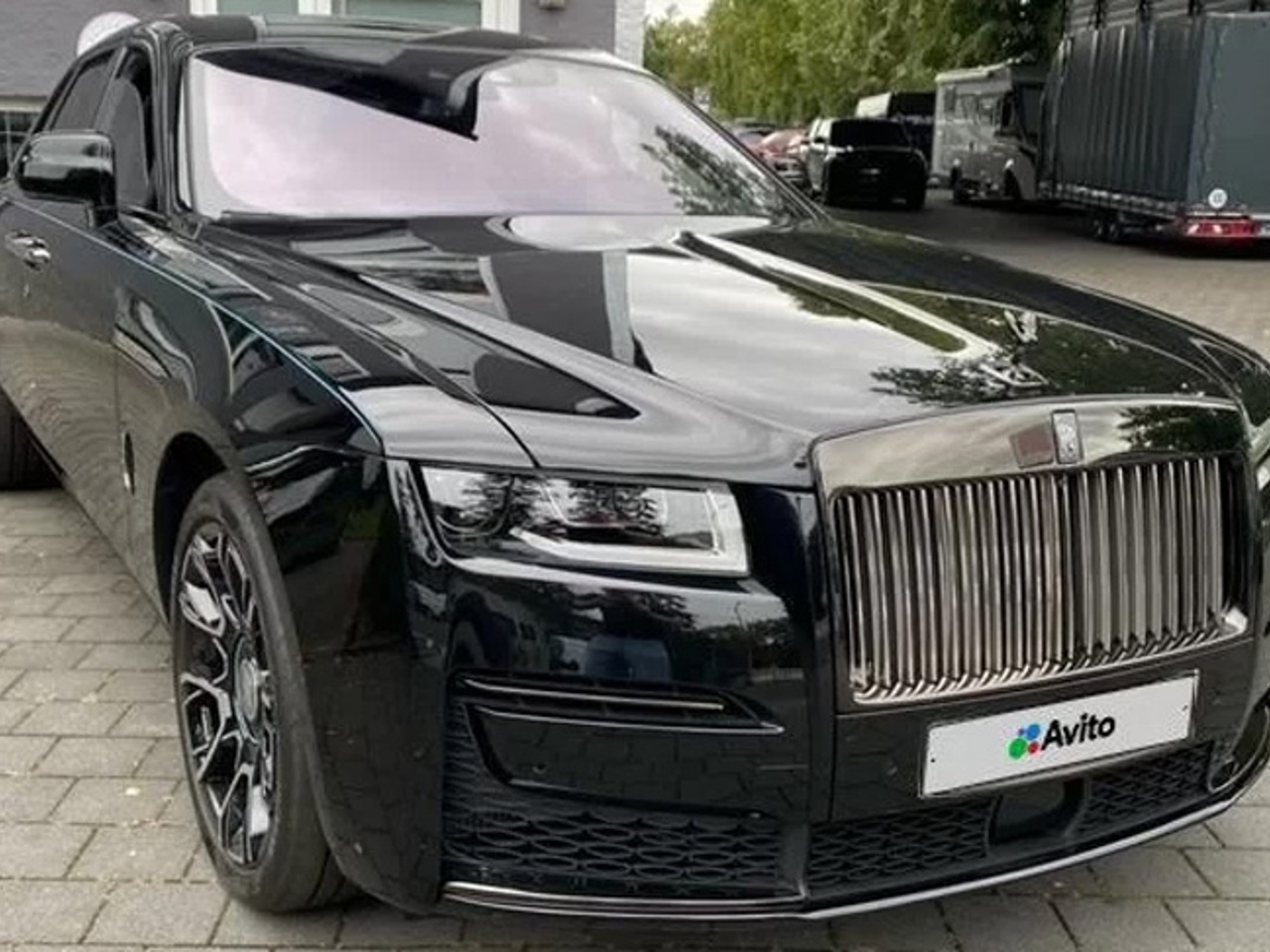 Rolls-Royce за почти 50 миллионов и другие элитные автомобили продают в  Новосибирске - Рамблер/авто