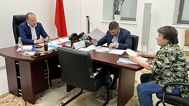 Замглавы Минстроя Подмосковья рассказал на приеме о сроках переселения из аварийных домов