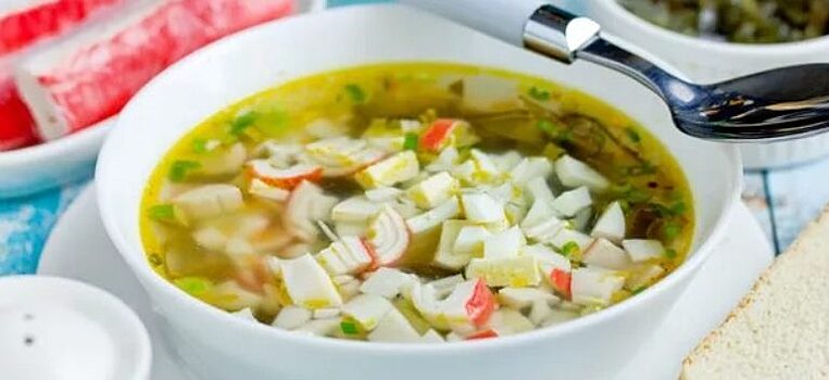 Суп из крабовых палочек — быстро, просто и сытно
