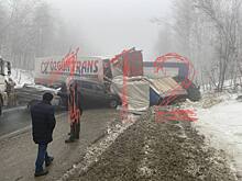 Более 20 автомобилей столкнулись под Саратовом