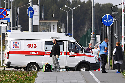 В Москве машина скорой перевернулась после столкновения с автомобилем