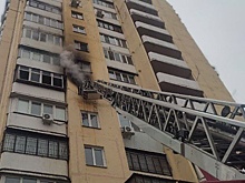 Пожарные Челябинска спасли двух человек с шестого этажа горящей многоэтажки