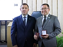 Андрей Турчак вручил председателю Госсобрания Эжеру Ялбакову орден «Тан Чолмон»