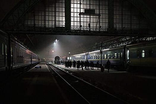На Украине 400 пассажиров поезда застряли в пути почти на сутки