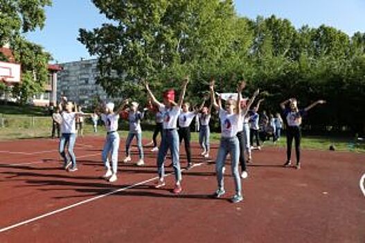 В Заринске по программе «Стальное дерево» реконструировали спортплощадку
