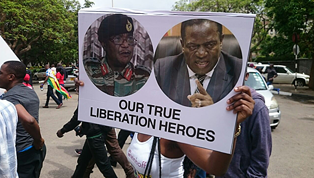 СМИ: Мугабе встретился с главами полиции и вооруженных сил Зимбабве