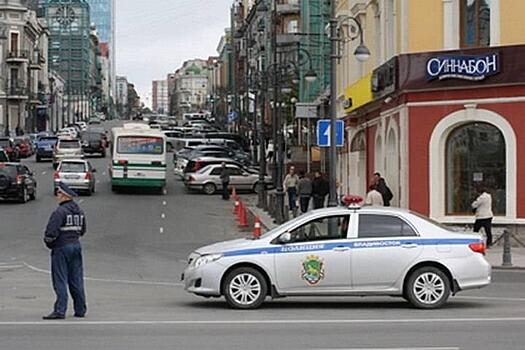 Владивостокцы удивились изобретательности водителя, припарковавшегося в центре города