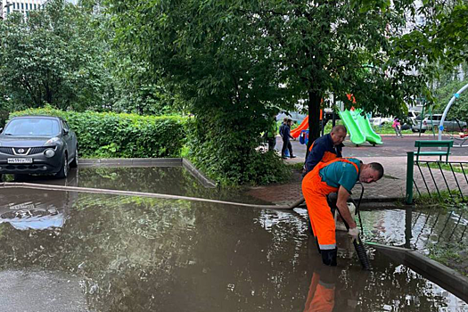 В городском округе Щелково с последствиями ливня справляются 10 бригад