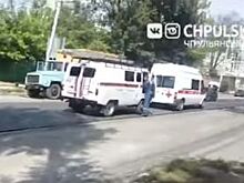 Бегавший по улице Ульяновска окровавленный гражданин угодил под трамвай