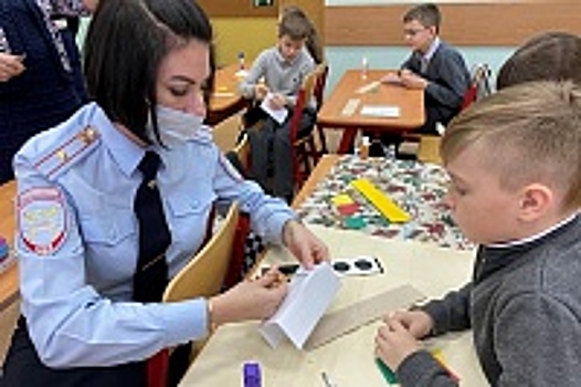 В школе №1353 прошел мастер-класс «Светофор» от сотрудников Госавтоинспекции