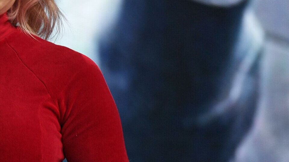 Instagram удалил голое фото Ивлеевой