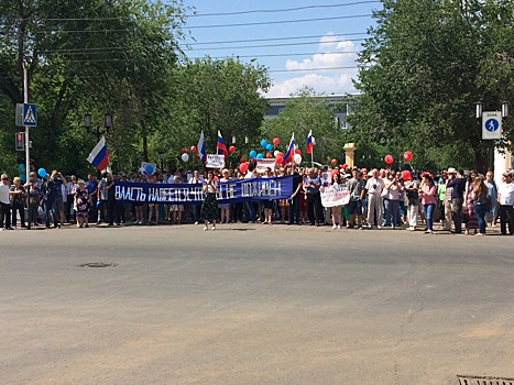 Сотни оренбуржцев пришли на митинг 1 июля