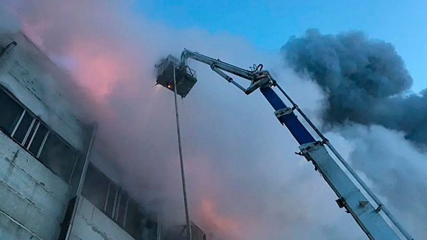 Утреннее зарево: в Коврове горит производственное здание