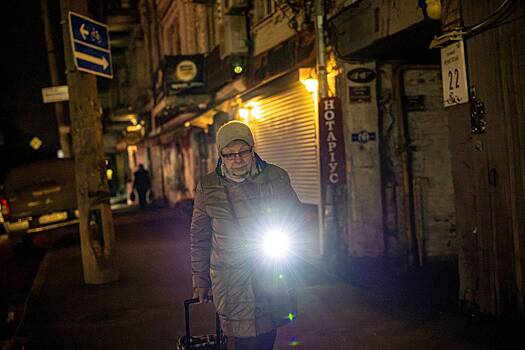 «Киев будет без света по 20-22 часа в сутки». Энергосистема Украины близка к коллапсу. Что об этом известно?