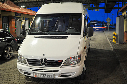 Повторил на бис: россиянин с румынским паспортом вновь попался на польской границе с поддельными номерами и документами на авто