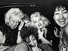 Водитель такси 20 лет фотографировал своих пассажиров