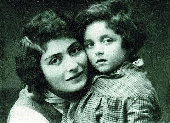 Порно с большой педагог попки