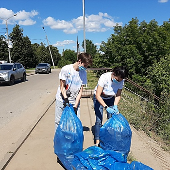 Волонтеры Победы привели в порядок набережную Марата в Нижнем Новгороде