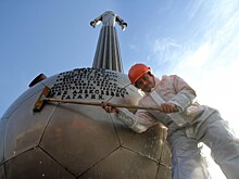 Чистая душа Гагарина. Как мыли главный памятник нашего округа