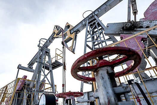 Россия продлевает добровольное сокращение добычи нефти до конца 2023 года