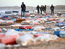 Тысячи ботинок выбросило на пляжи Дании из-за шторма "Пиа" – СМИ