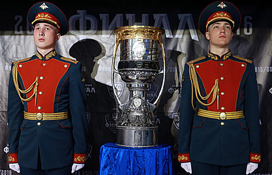 Кубок Гагарина привезут на церемонию закрытия чемпионата Северной военной хоккейной лиги